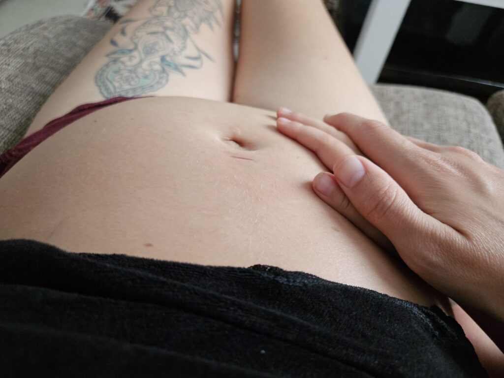 Samantha La Grange met haar zoon, geboren na een fertiliteitsreis met PCOS en antifosfolipidesyndroom